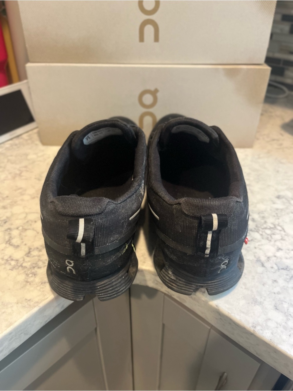 On Running Men’s On Cloud 5 Waterproof Size 11 Black / Black - Picture 9 of 13